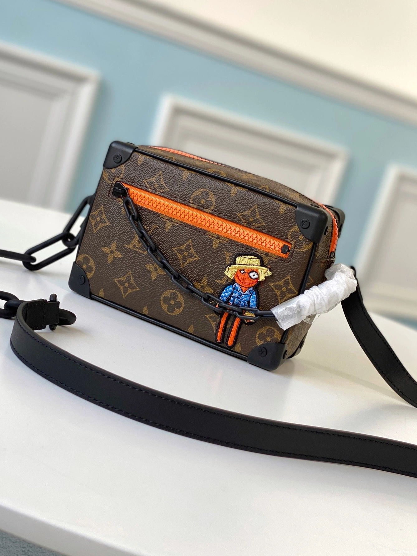 WIS VUITTON LOUIS TRUNK SOFT 1120